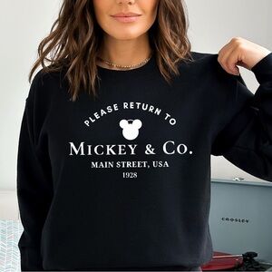 Gildan Black Crew Neck Sweater